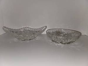 lot 2513 image: Set of 2 Star of David Crystal Dishes