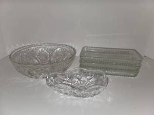 lot 2515 image: 5 Piece lot of Crystal Serving Dishes (Butter, Avocado, Salad Bowl)