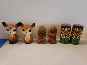 lot 2607 image: Lot of Salt & Pepper Shakers