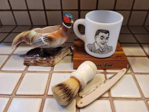 lot 2626 image: Mens Shaving and Relpo Peasent Planter