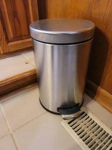 lot 2628 image: Small Stainless Bathroom Waste Basket