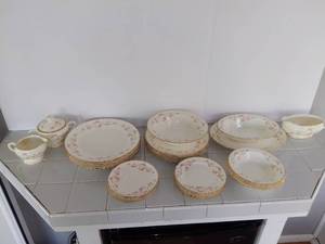 lot 3505 image: Antique Pope Gosser Pink Rose Garland Dishes