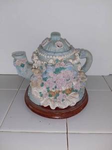 lot 3508 image: Battery Operated Teapot Light