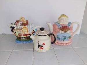 lot 3517 image: Lot of 3 Decorative Porcelain Teapots