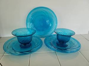 lot 3524 image: Aqua Blue Bubble Glass Ice Cream Dishes and Saucers