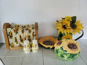 lot 3526 image: Lot of 5 Piece Sunflower Kitchen Decor Lot ( Flowers, Napkin Holder, S&P Shakers and 2 Dishes)