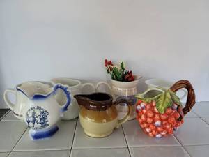 lot 3532 image: Lot of 7 Creamer Dishes - Varies Brands