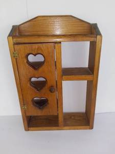 lot 3550 image: Wooden Knick-knack Shelf