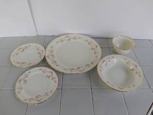 lot 3705 image: Antique Pope Gosser Pink Rose Garland Dishes. 5 Piece