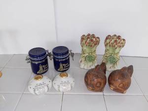 lot 3706 image: 4 Pairs of Collectible Salt and Pepper Shakers. Asparagus-Fish-Grace-Nova Scotia