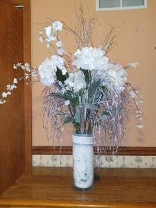 lot 4511 image: White Floral Arrangement With Glass Vase