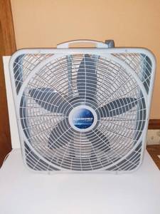 lot 4513 image: Weathershield 3-Speed Fan By Lasko