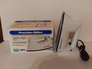 lot 4516 image: Proctor Silex Lightweight Iron