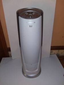 lot 4519 image: Honeywell Tower Humidifier Fan