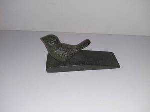 lot 4524 image: Green Cast Iron Bird Doorstop