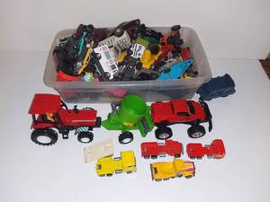 lot 4527 image: Tub Of Toy Cars. Hot Wheels Matchbox