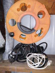 lot 1600 image: Lot Of Chords One With Holder Black Power Strip