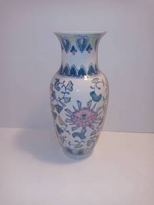 lot 2549 image: Cute Little Vase With Lotus Flower Decoration