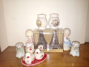 lot 2632 image: Lot Of 5 Sets Of Assorted Salt And Pepper Shakers
