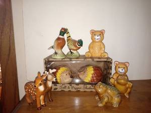 lot 2634 image: 5 Pair Lot Of Assorted Salt And Pepper Shakers