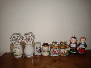 lot 2638 image: Lot Of 5 Pair Of Salt And Pepper Shakers Mostly Christmas Related