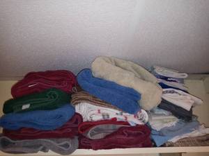 lot 7002 image: Lot Of Assorted BathHand Towels