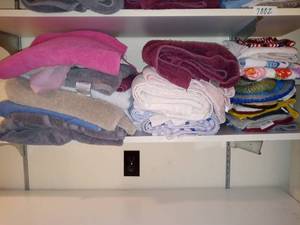 lot 7003 image: Lot Of Assorted Linens HandFace Towels Oven Mitts Etc