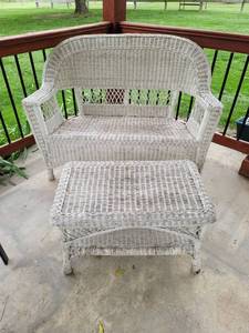 lot 102 image: White Wicker Bench and Table - Needs Some TLC