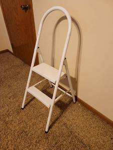 lot 5164 image: Folding Metal Step Stool