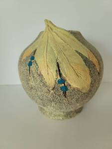 lot 57 image: Native American Sand Art Vase - Unbranded See Photos for additional Detail