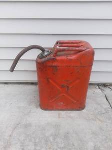 lot 1504 image: Vintage Red 5 Gallon Gas Can