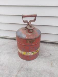 lot 1506 image: Vintage Metal Safety Can