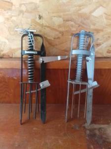 lot 1510 image: 2 Mole Traps
