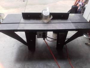 lot 1513 image: Mastergrip Router Table With Stanley Router