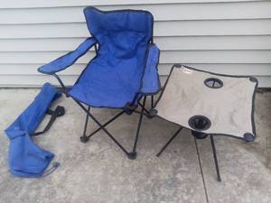 lot 1517 image: Walmart Camp Chair and Alpine Folding Table