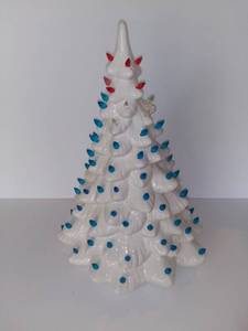 lot 5002 image: Ceramic Mold Christmas Tree