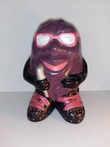 lot 5014 image: California Raisin Ceramic Figure