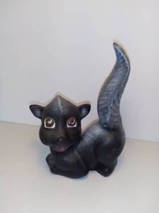 lot 5025 image: Ceramic Skunk Figurine