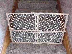 lot 5030 image: Evenflow 26-42 Inch Baby Gate