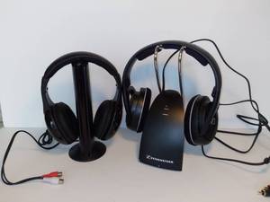 lot 5032 image: Pair of Rechargeable Headphones. Sennheiser. Untested