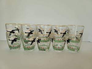 lot 5107 image: Lot of 8 Mid Century Geese Juice Cups