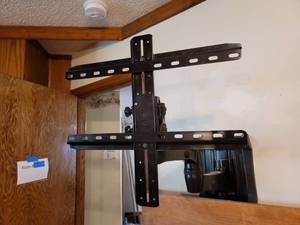 lot 5109 image: Television Monitor Wall Mount