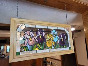 lot 5112 image: Staint Glass Tulip Design Hanging Decor