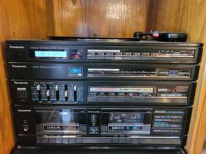lot 5114 image: Panasonic AV Surround System and Automatic Turntable