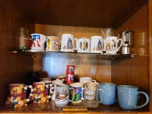 lot 5120 image: Lot of Collectible Mugs