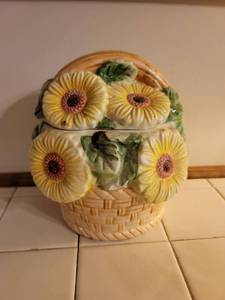 lot 5123 image: Sunflower Cookie Jar
