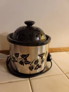 lot 5124 image: Black Vine Pattern Aroma Warmer