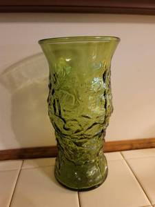 lot 5130 image: Vintage Green Crinkle Glass Vase 1960s E.O. Brody Co. Cleveland Ohio