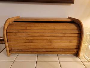 lot 5133 image: Roll Top Breadbox