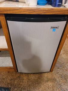 lot 5140 image: Criterion Miniture Refridgerator